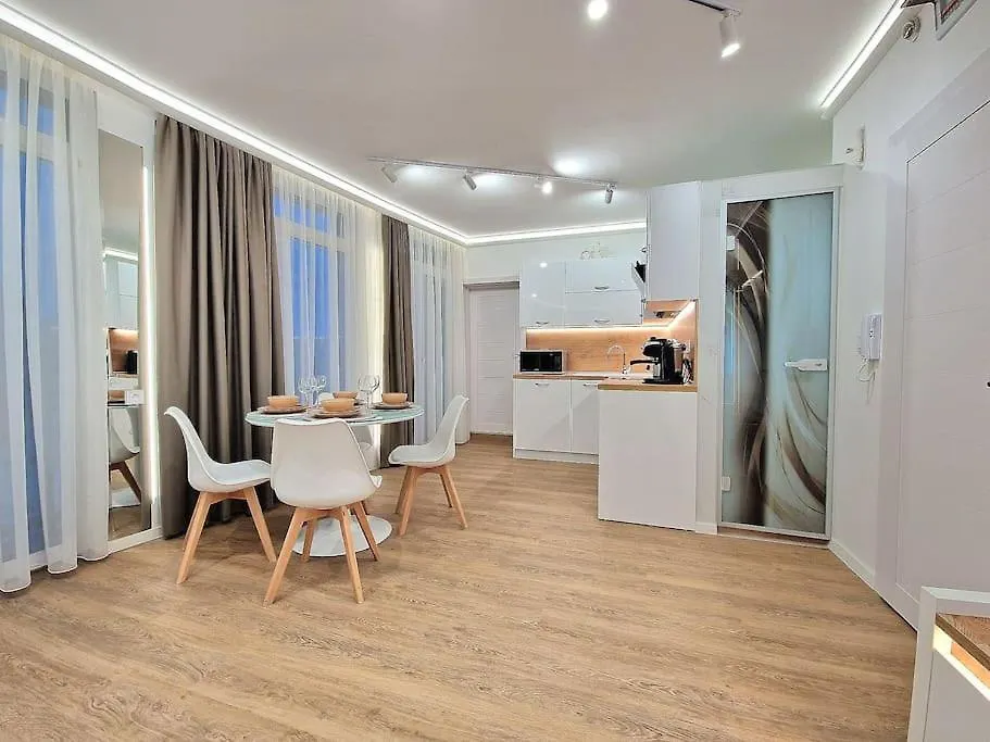 Luxury Apartment. 75 Inches Tv Varna