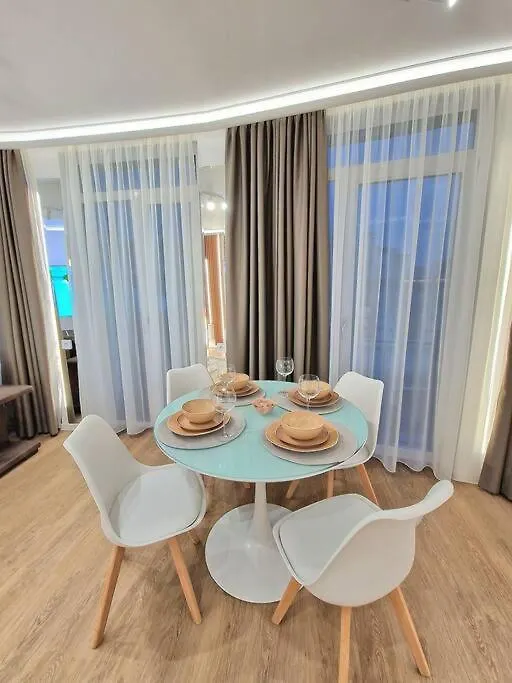Luxury Apartment. 75 Inches Tv Warna Apartment