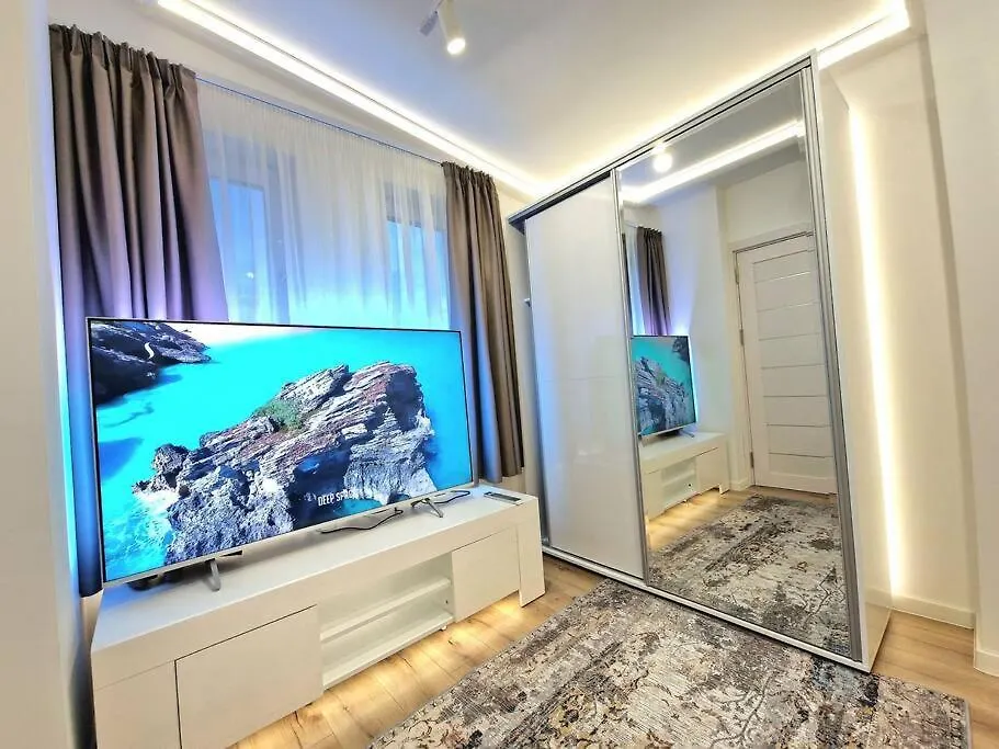 Apartment Luxury Apartment. 75 Inches Tv Warna