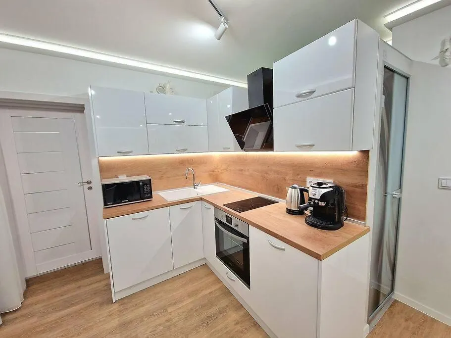 Luxury Apartment. 75 Inches Tv Warna 0*,